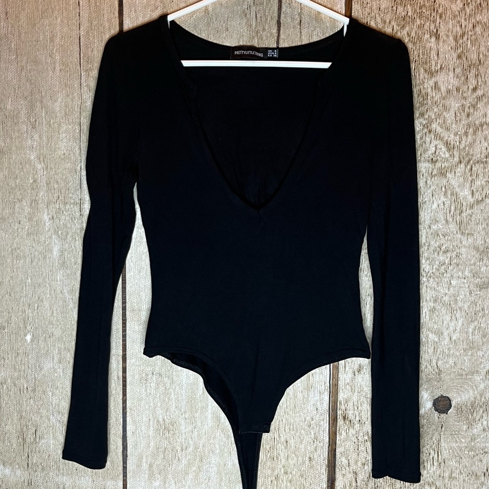 Long sleeve deep v neck bodysuit US 4 small Pretty Little Thing